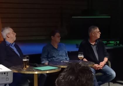 Abel Nieveen, Aries van der Helm, Bert van der Laan en Mette van Tholen bij bijeenkomst Steendam Tjuchem